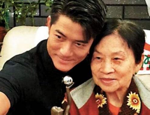 明星的妈妈去世,明星痛失慈母，追忆往昔温情岁月