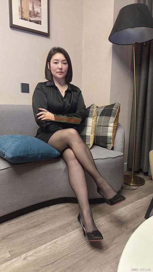 寂寞的女人穿丝袜,丝袜映衬下的寂寞芳华