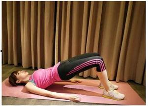 床上美腿脱丝袜视频,床上美腿脱袜瞬间，视觉盛宴来袭