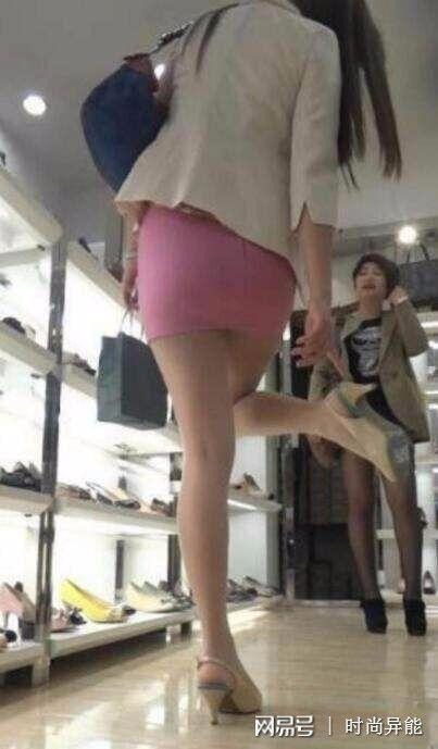 看书的白丝袜学生妹,白丝袜学生妹的阅读时光